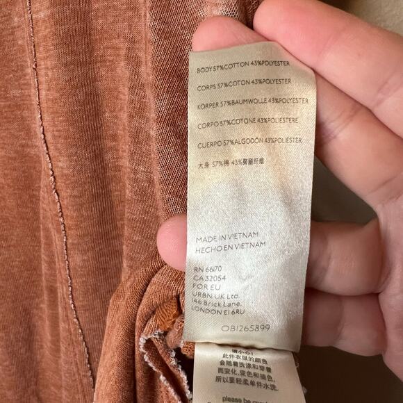 We The Free Sammie Tee V-Neck Flowy in Washed Brown - Picture 5 of 6